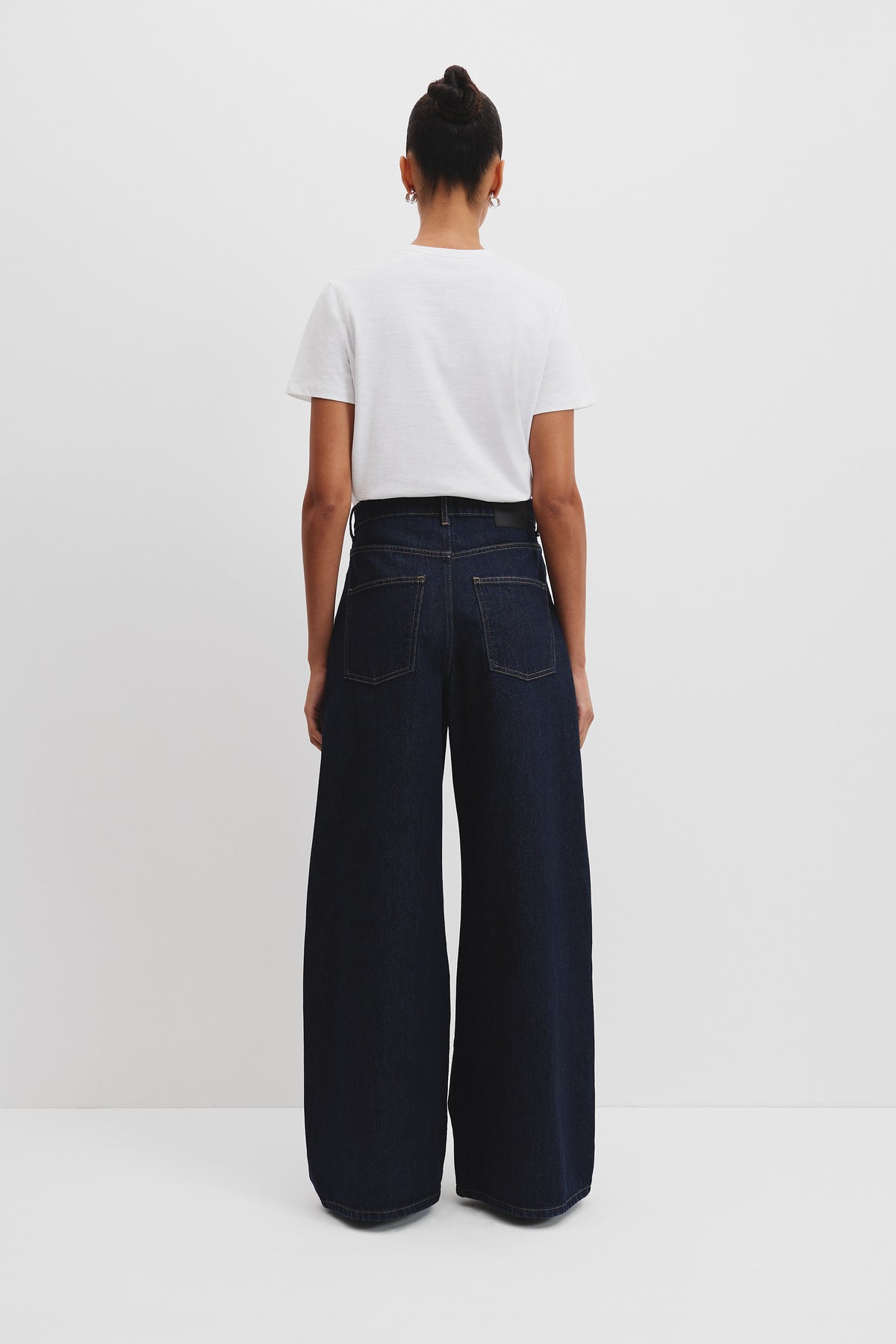 Curved Wide Leg Jean