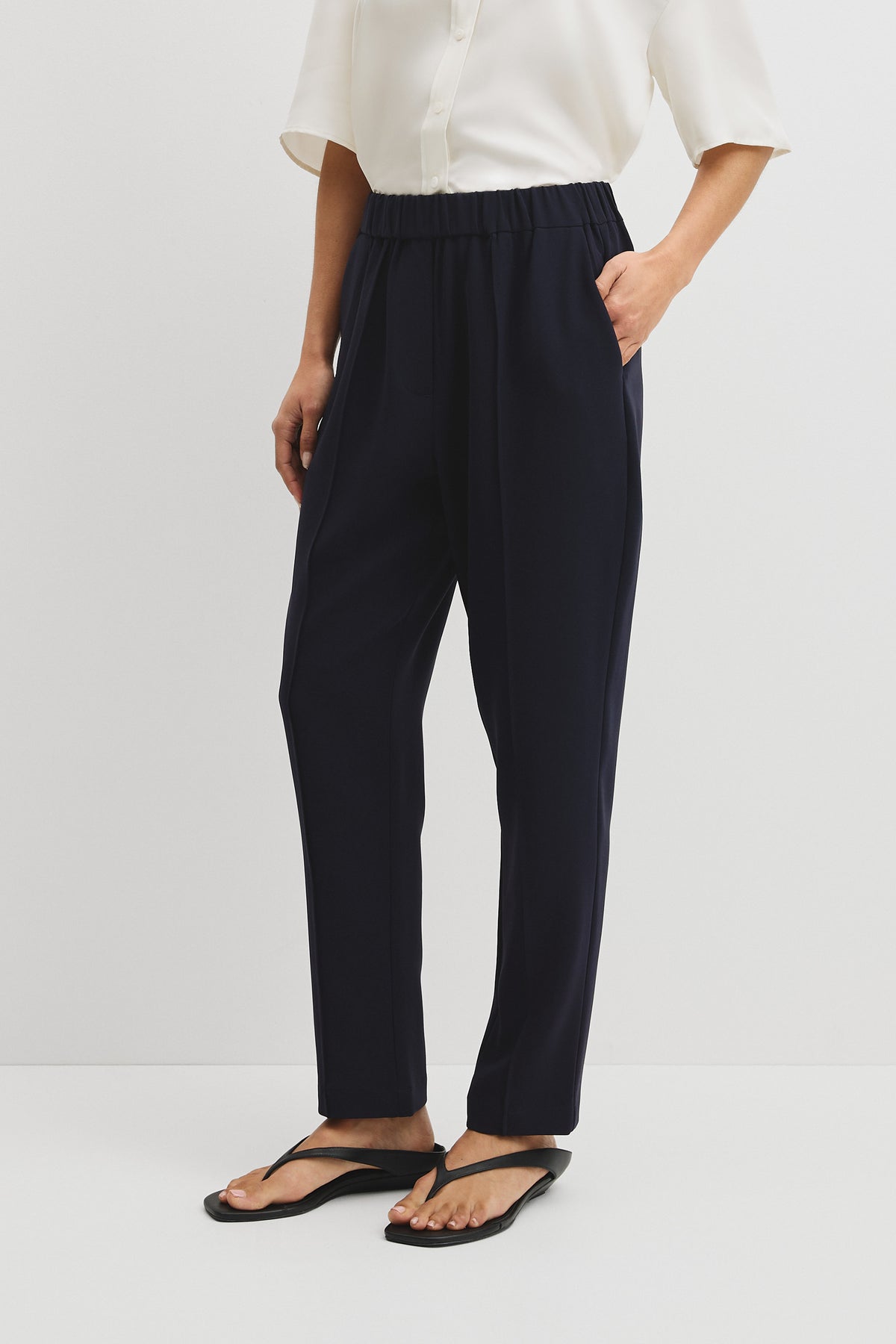 Pleated Tapered Pant