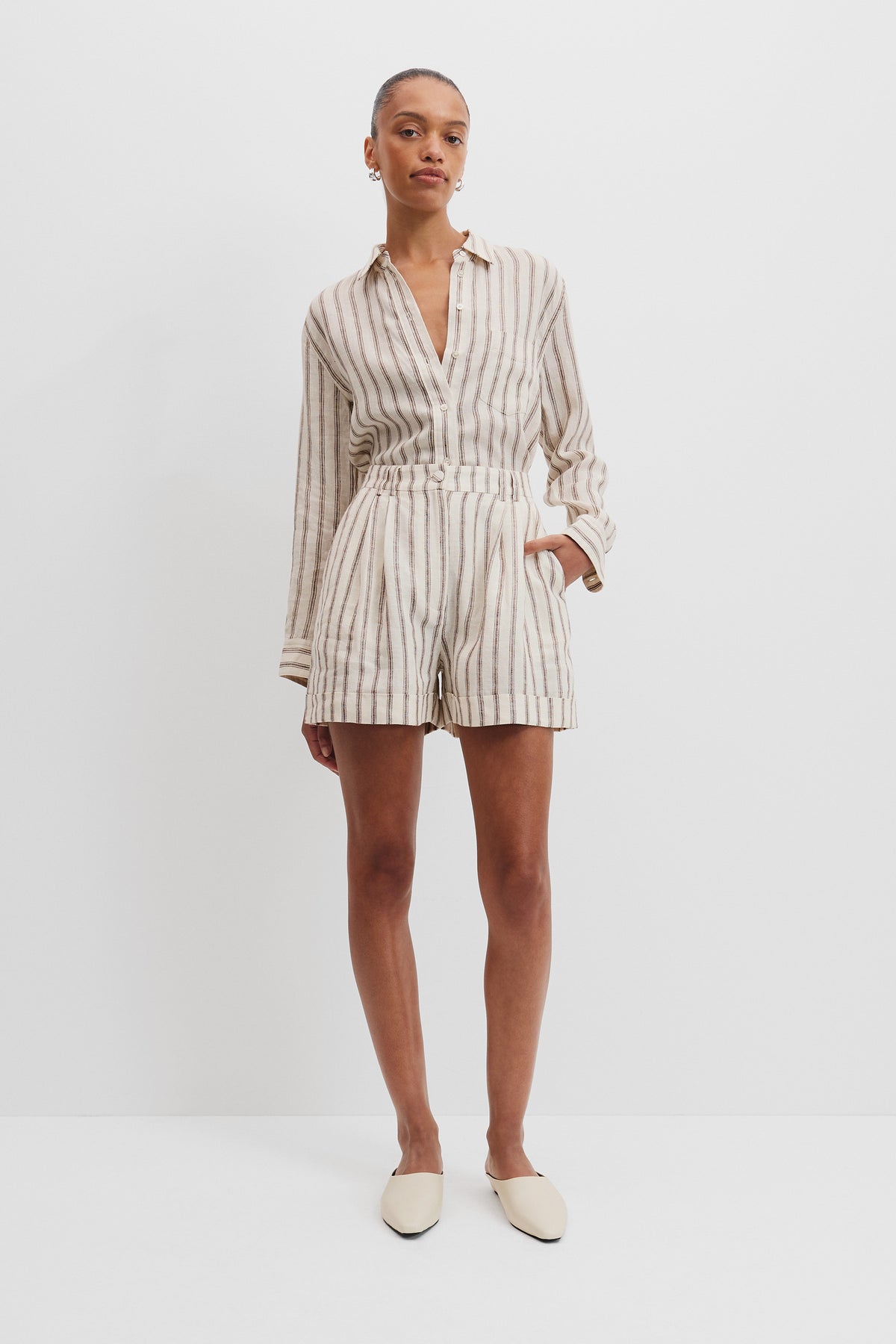 Linen Stripe Tuck Short