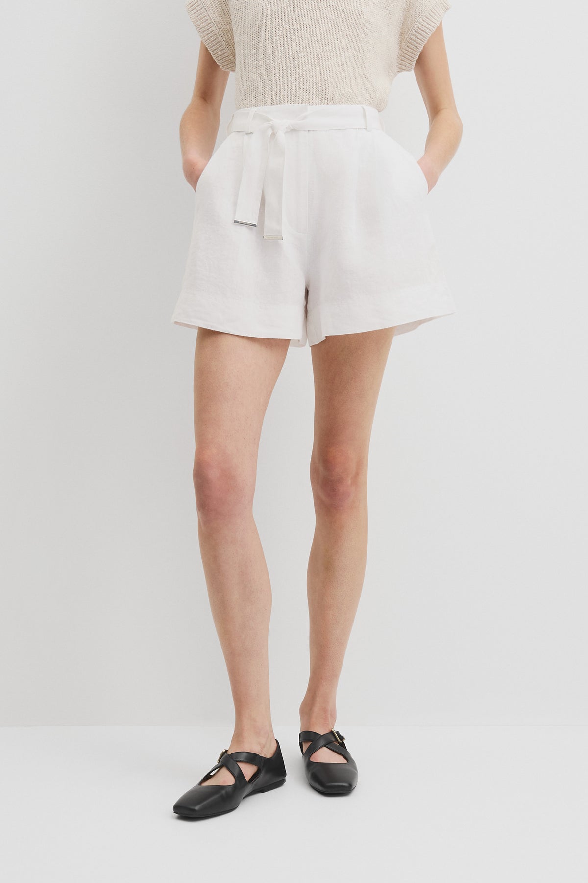 Organically Grown Linen Tuck Front Short