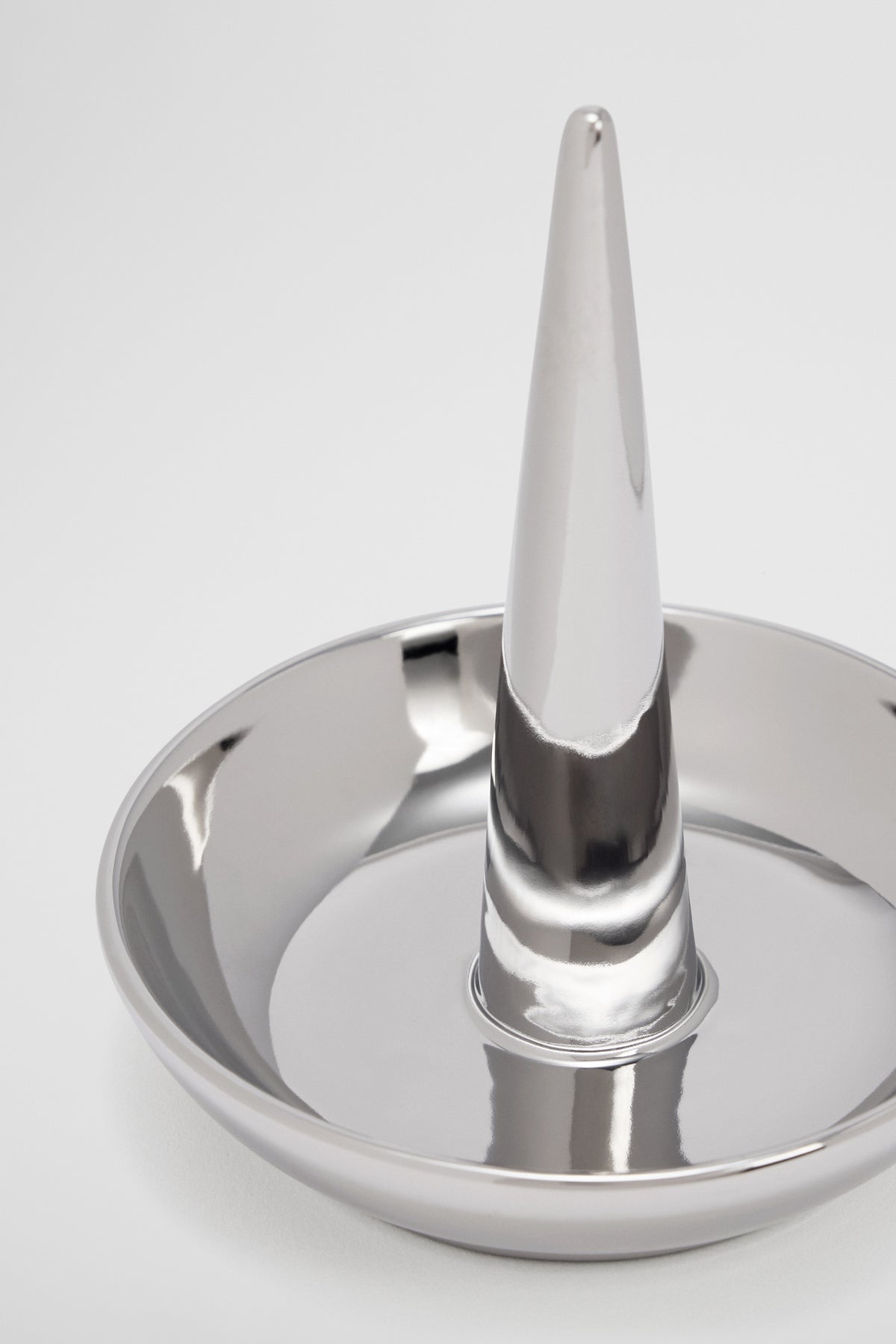 Lucinda Ring Stand