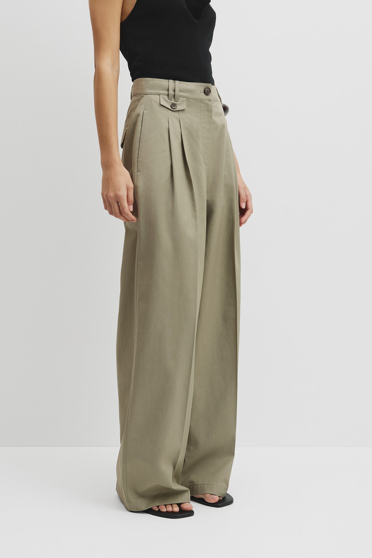 Tuck Front Pant