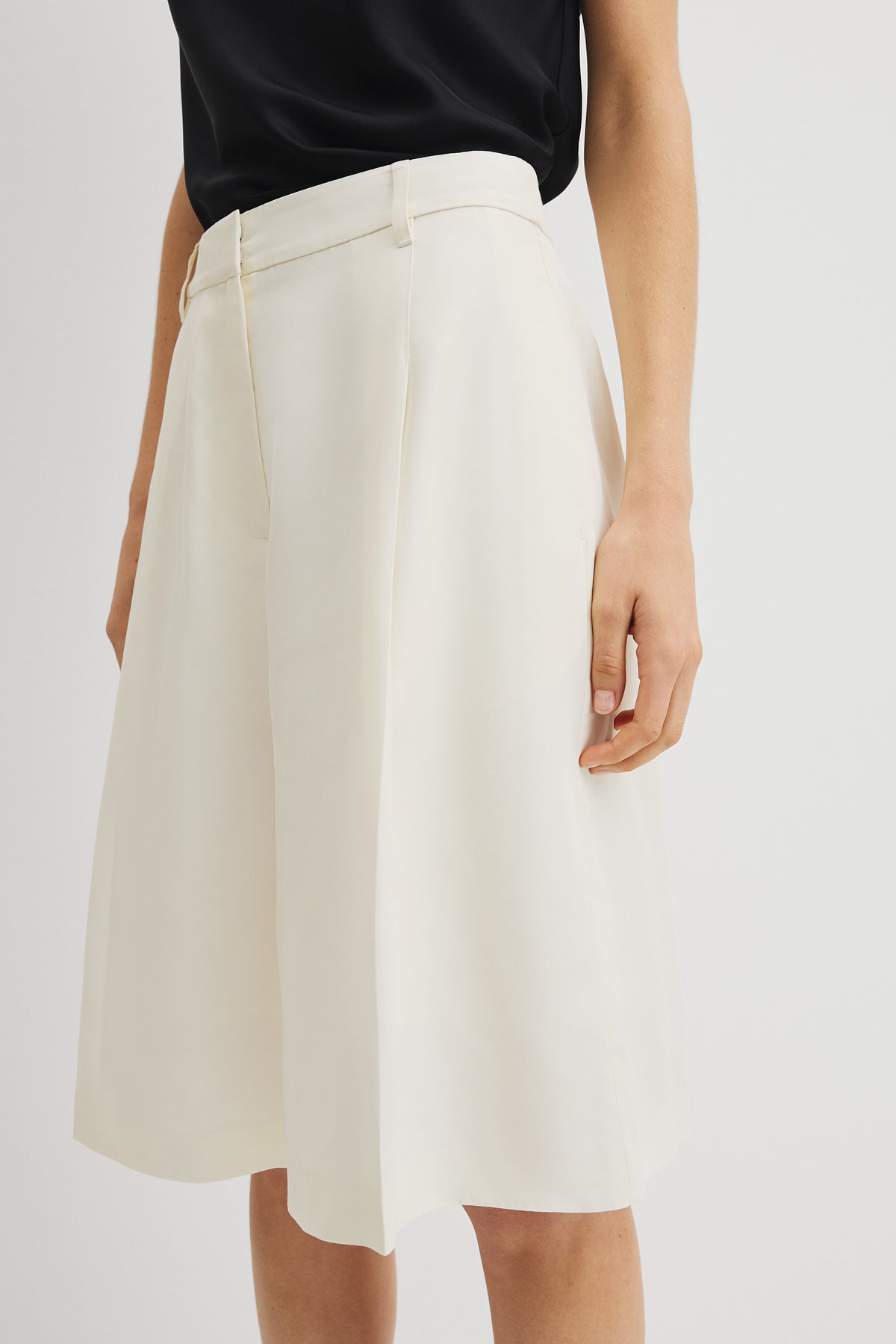 Crepe Bermuda Short