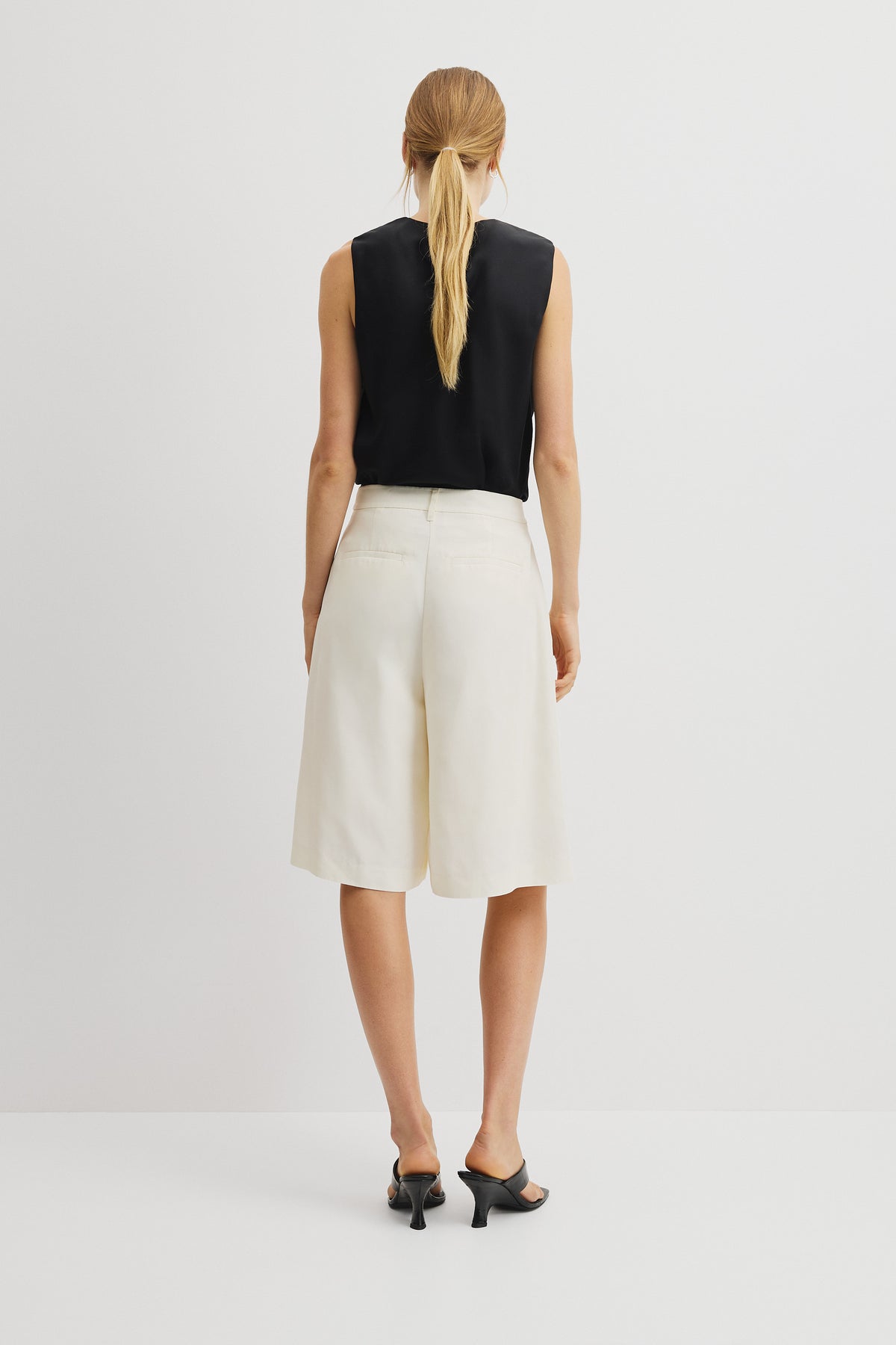 Crepe Bermuda Short