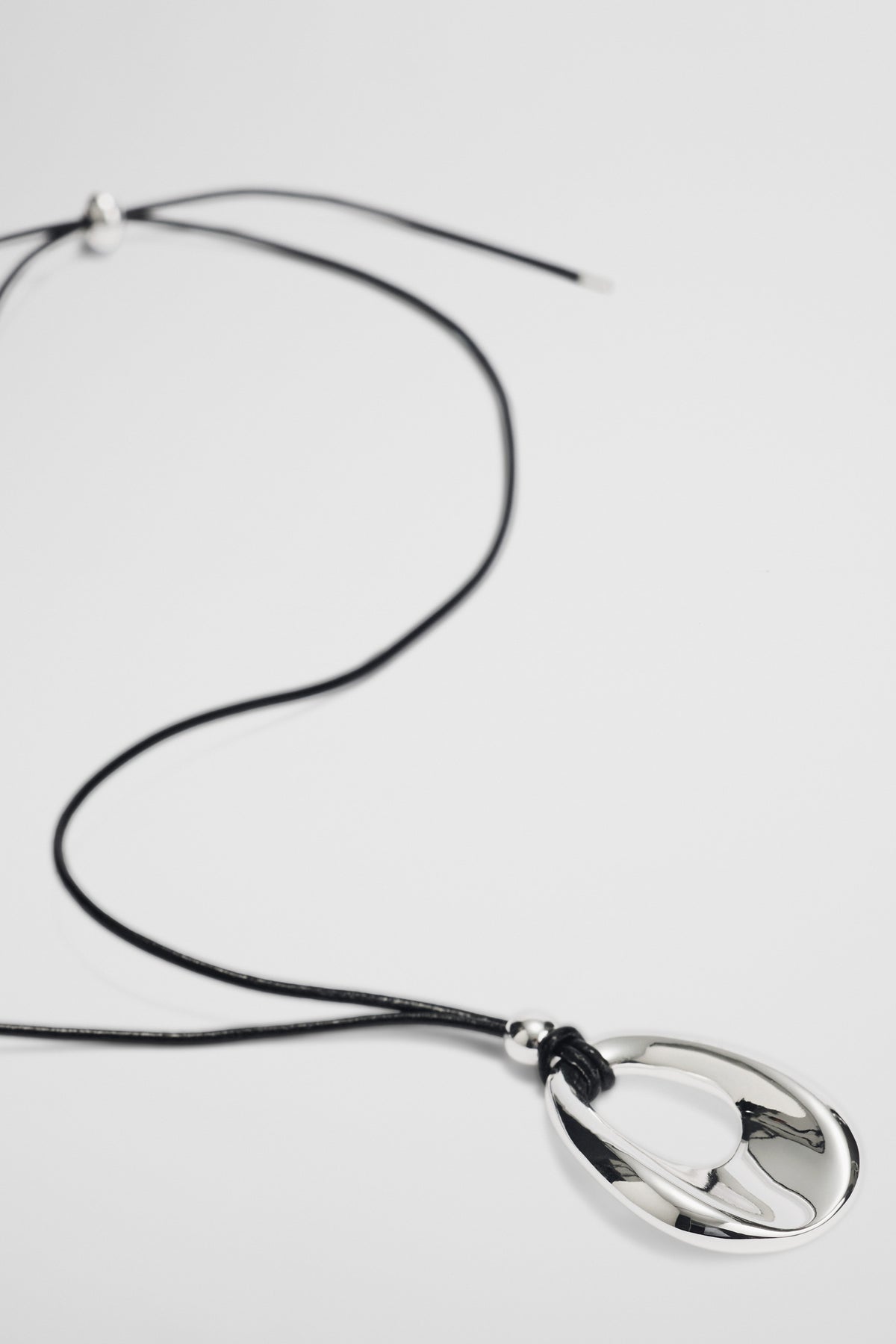Pia Necklace