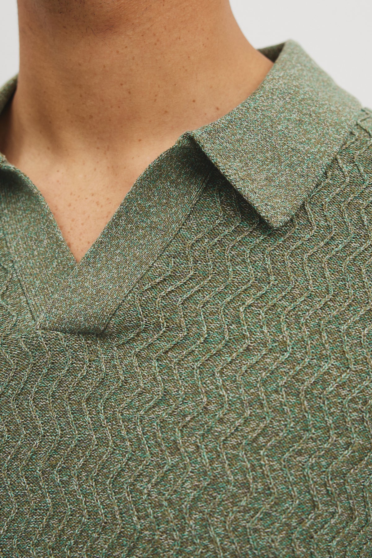 Wave Trophy Neck Polo