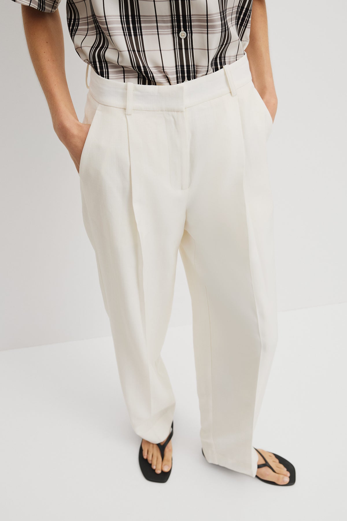 Pleat Front Pant
